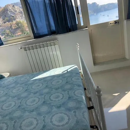Taormina Loview * Giardini-Naxos