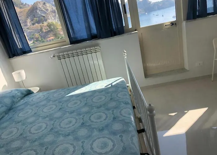 Taormina Loview * Giardini Naxos